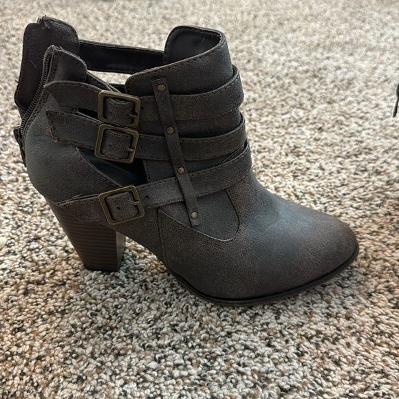 Brown booties - Picture 2 of 3